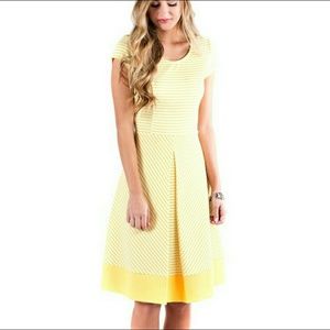 Downeast yellow and white dress short sleeves